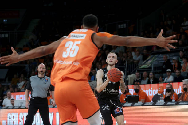 阎相闯前往 阎相闯前往