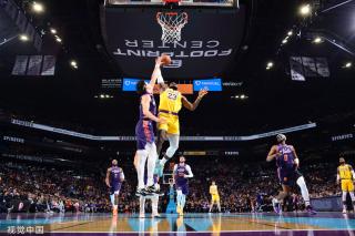 现出超乎常 现出超乎常